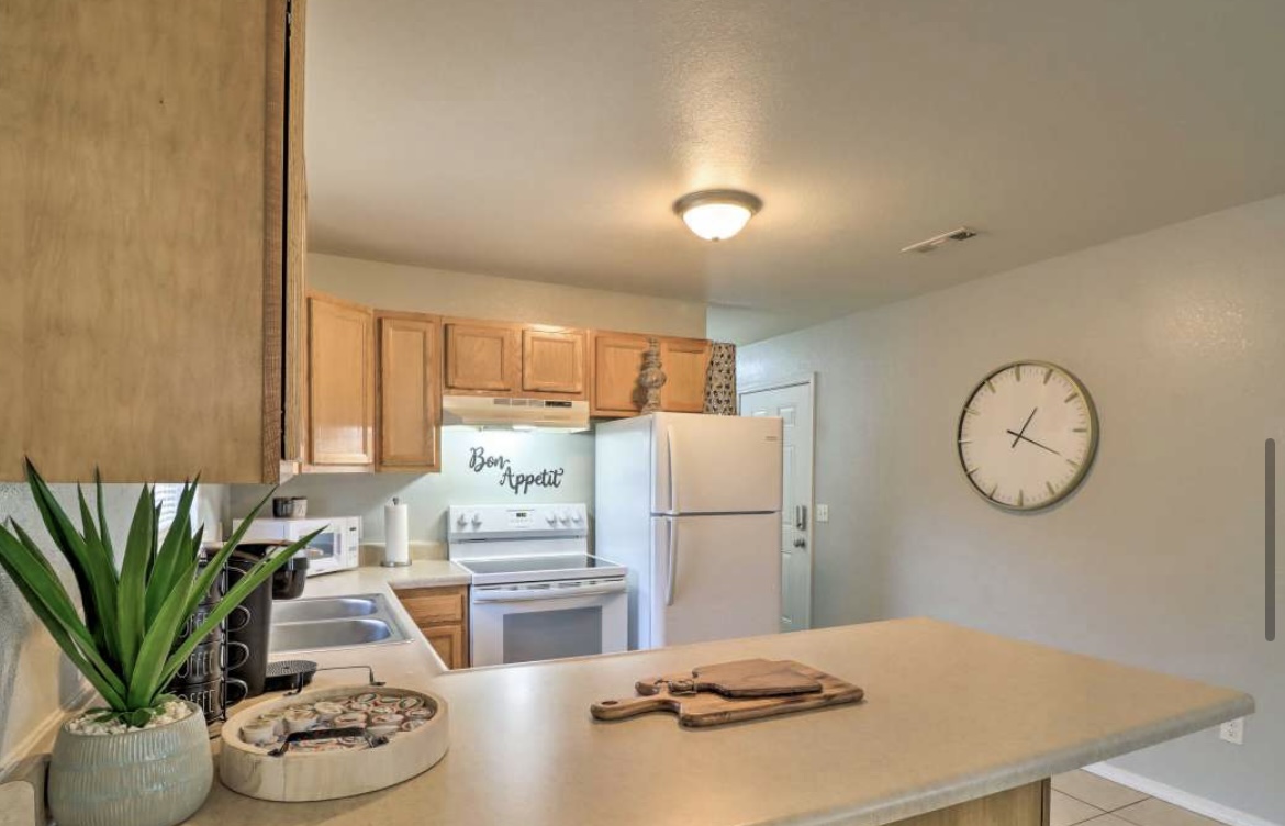 Kitchen and dining area at The Ayn in West Plains